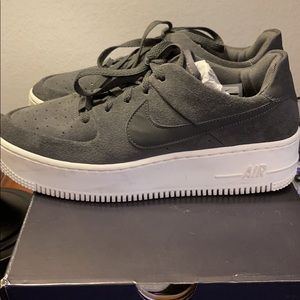 Women’s Nike Air Force 1’s Size 9